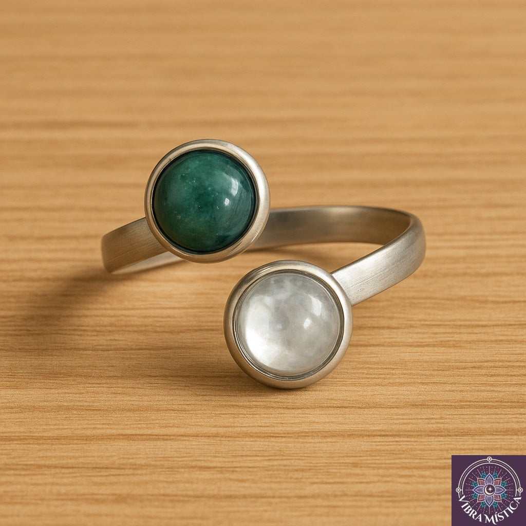 Anillo artesanal de turquesa blanca y ágata - detalle de piedras energéticas y diseño minimalista