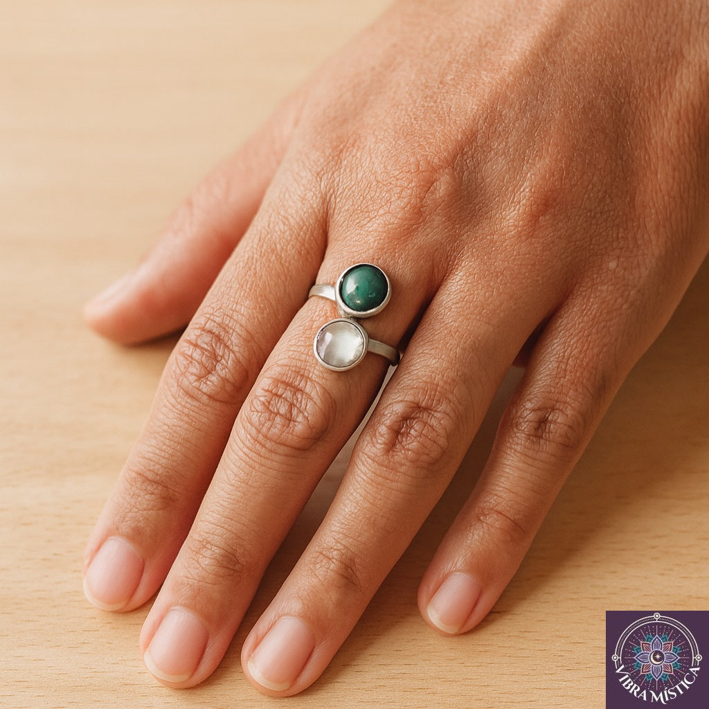 Anillo espiritual con turquesa blanca y ágata india - joyería boho hecha a mano