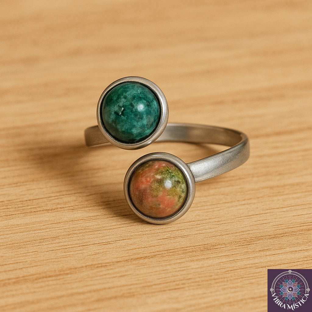 Anillo artesanal de unakita verde y jaspe - detalle de piedras energéticas y diseño minimalista