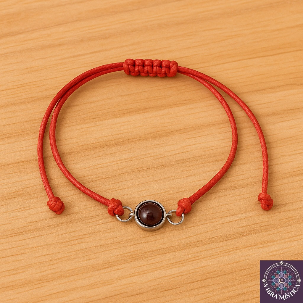 Detalle de pulsera Ojo de Tigre artesanal mostrando las piedras naturales